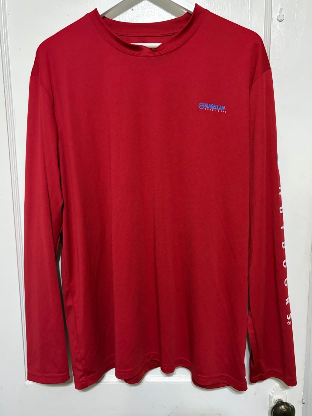 Magellan Outdoors Red Long-Sleeve Classic Fit Performance Tee